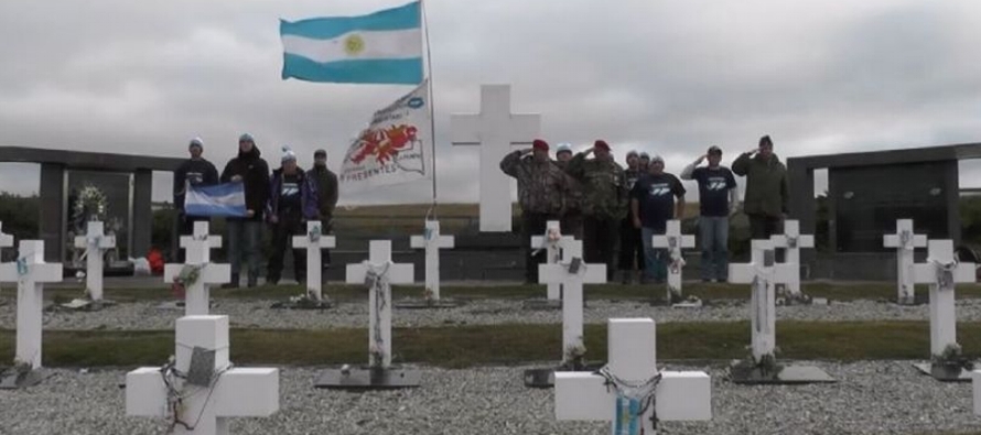 Argentina y Gran Bretaña acordaron en 2012 la exhumación de los restos de...