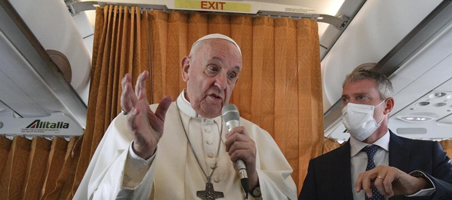 “Incluso en el Colegio Cardenalicio, hay algunos negacionistas”, dijo Francisco en el...