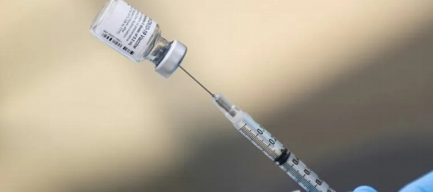 Al menos 6.008 millones de dosis de vacunas anticovid-19 fueron administradas en todo el mundo,...