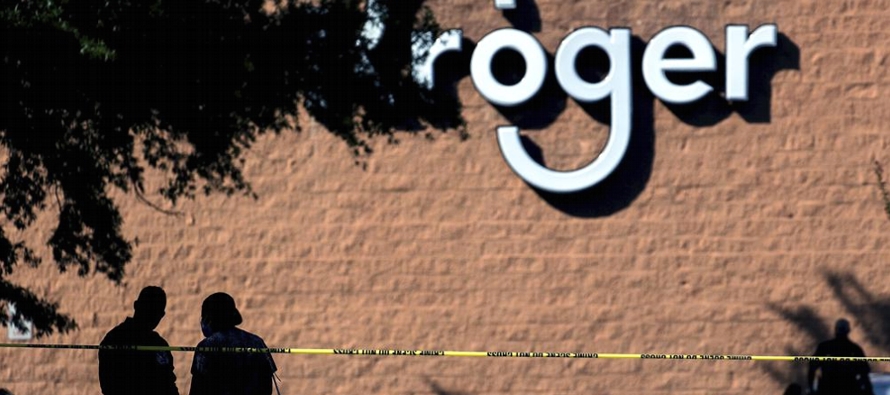 Los disparos fueron efectuados en una tienda Kroger en Collierville, una comunidad suburbana a unos...