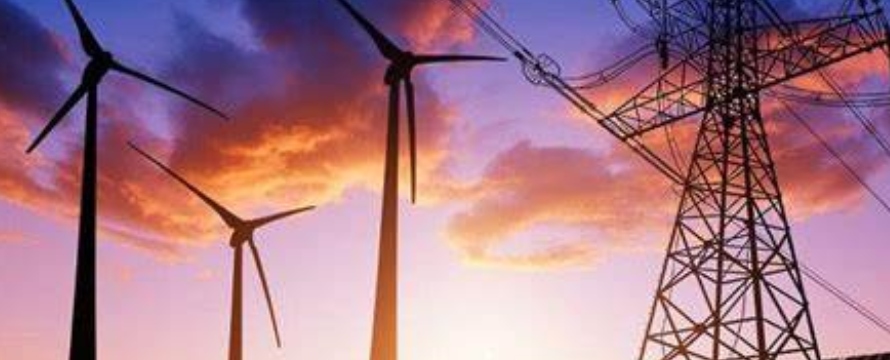 Entre otras cosas, Iberdrola se ha comprometido a duplicar su capacidad en renovables a 60 GW para...