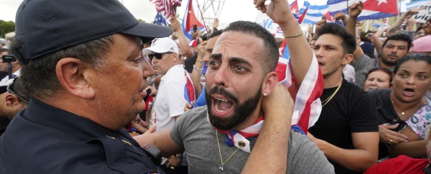 Acevedo también enojó a exiliados cubanos cuando surgieron versiones de que se...