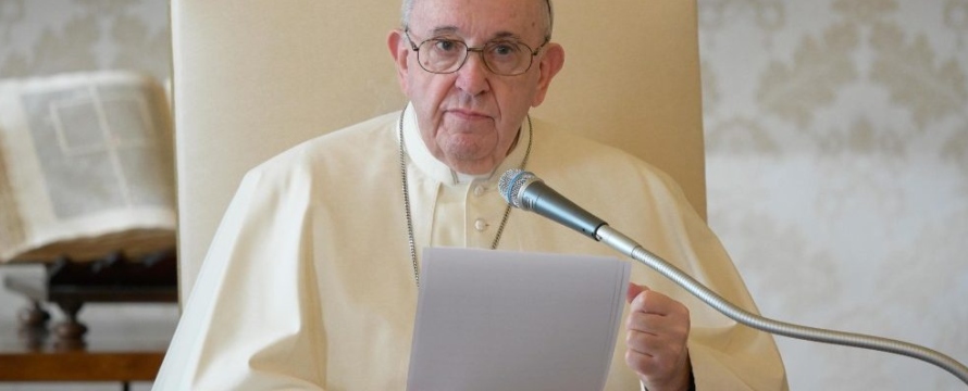 El Pontífice aclaró, que la justificación que Dios realiza, nos permite...