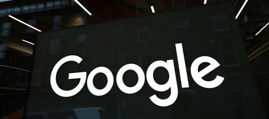 La Comisión Europea castigó a Google, propiedad de Alphabet, con una multa de 4.340...