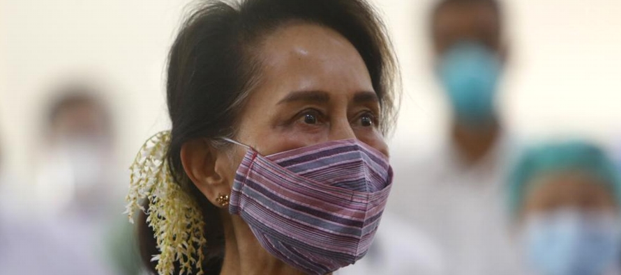 Partidarios de Suu Kyi y analistas independientes dicen que los cargos buscan desacreditarla y...