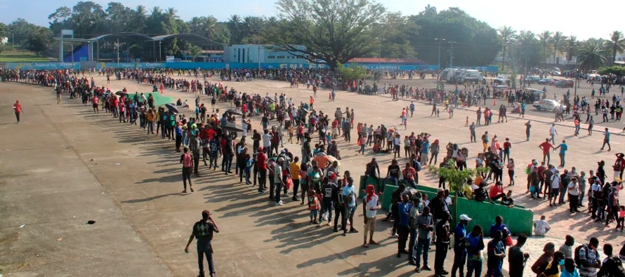 Más de 5,000 migrantes, la mayoría de ellos haitianos, se dieron cita en este espacio...