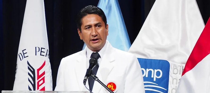 Vladimir Cerrón, líder del partido Perú Libre, dijo que los legisladores no...