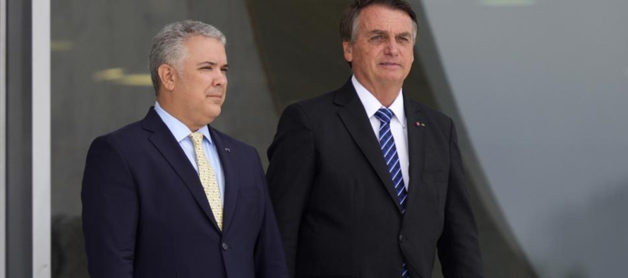 Bolsonaro resaltó las buenas relaciones bilaterales en temas de defensa y reveló que...