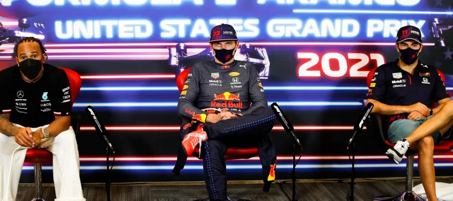 El mexicano Sergio Pérez (Red Bull) completó el podio y el español Carlos...