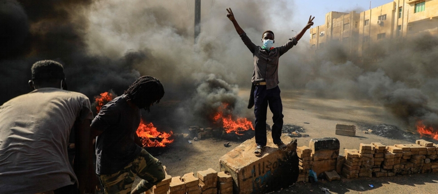 Los principales grupos revolucionarios sudaneses han respondido al golpe de Estado con llamadas a...