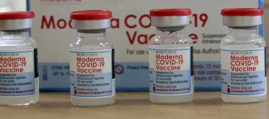 Los refuerzos de las vacunas fabricadas por Pfizer-BioNTech y Moderna ya están autorizadas...