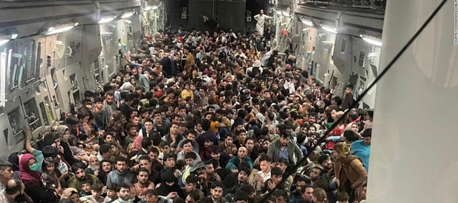 Unos 3,200 vuelos con millas donadas han transportado a refugiados afganos desde viviendas...