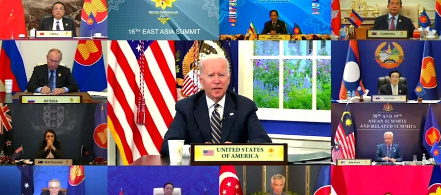 Biden hizo el anuncio durante su participación virtual en la cumbre de Asia Oriental,...