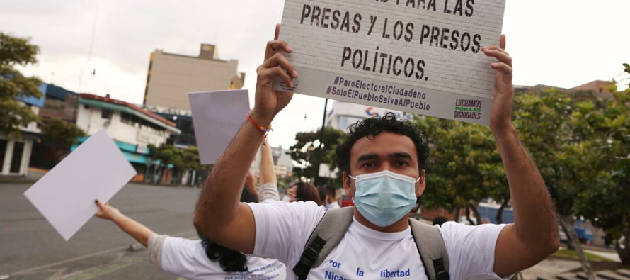 El presidente Daniel Ortega busca su tercera reelección continua en estas presidenciales, en...