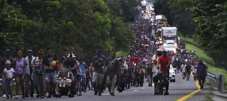 Irineo Mújica, de la ONG Pueblos Sin Fronteras, estimó que hay entre 1,000 y 1,200...