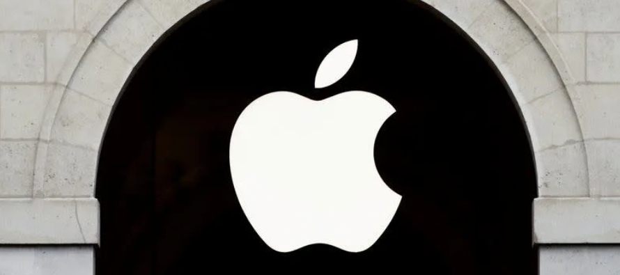 Cook dijo a Reuters que Apple tiene ahora 745 millones de suscriptores de pago en su plataforma,...