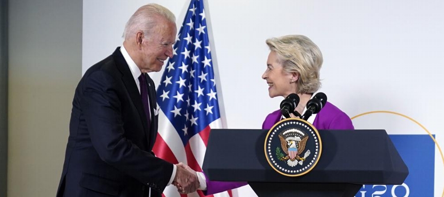Biden y la presidenta de la Comisión Europea, Ursula von der Leyen, afirmaron que el acuerdo...
