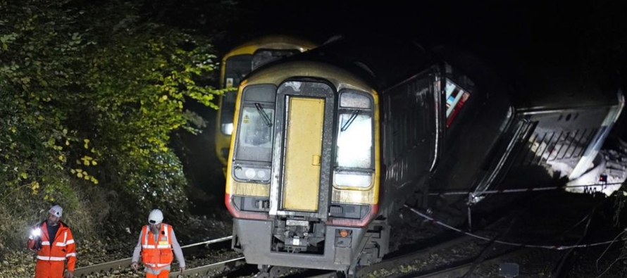 Las autoridades indicaron que la mayoría de las líneas de trenes en Salisbury...