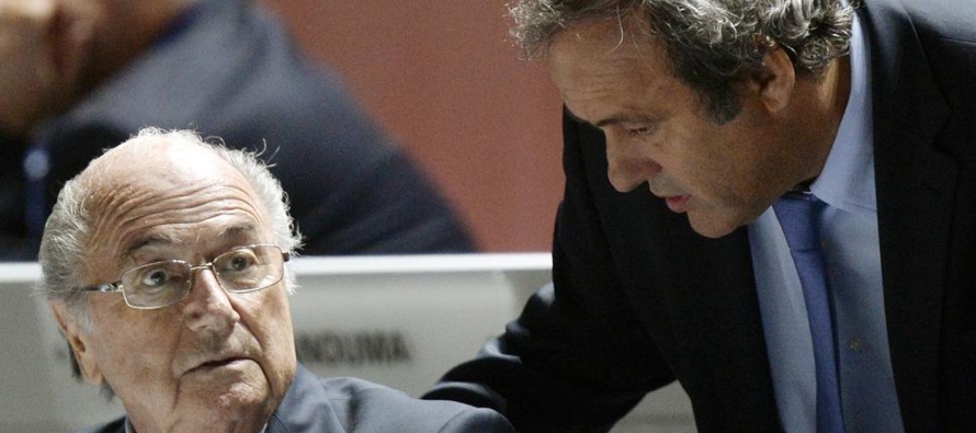 Platini era visto como el heredero de Blatter, pero su campaña fue abortada tras el destape...