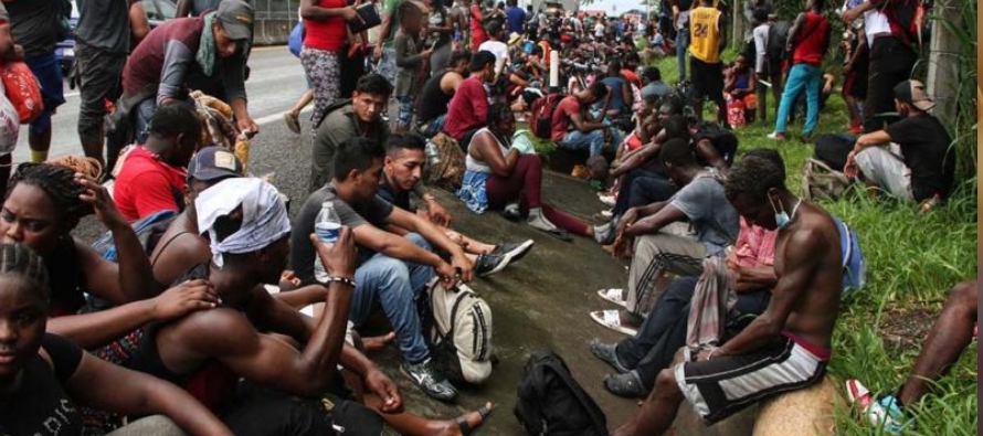 El plan de los migrantes es ahora dirigirse hacia Coatzacoalcos, en el estado oriental de Veracruz,...