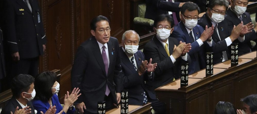 Elegido hace poco más de un mes por el parlamento, Kishida convocó una rápida...