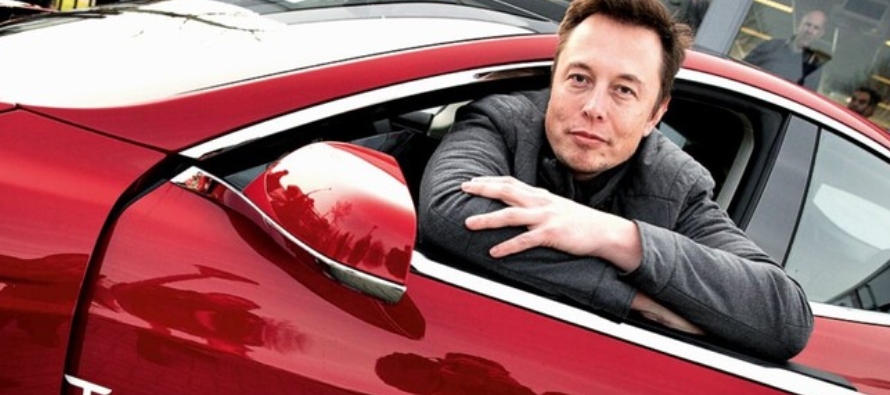 Este viernes también perdía terreno Tesla en Wall Street tras conocerse la...