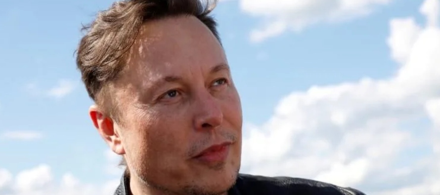 "Al deshacerse de acciones por un valor de miles de millones de dólares, Elon Musk es...