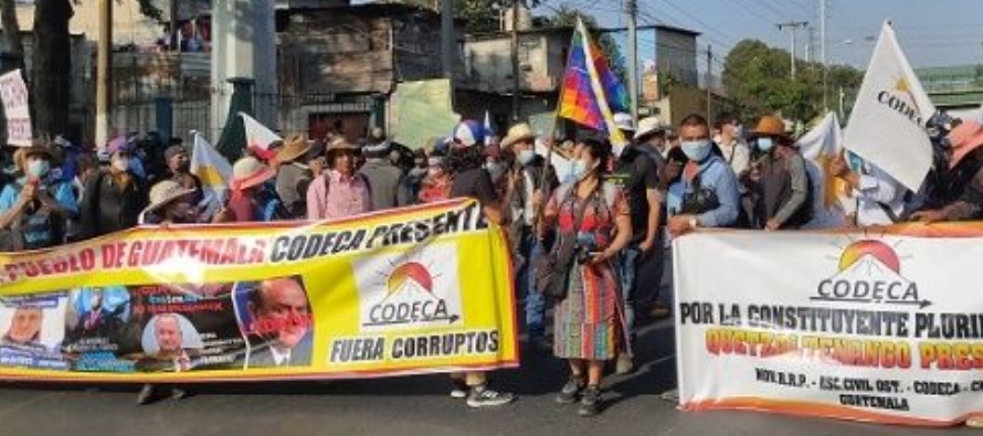 En las protestas se ha visto a la indígena Thelma Cabrera, exlíder de CODECA,...