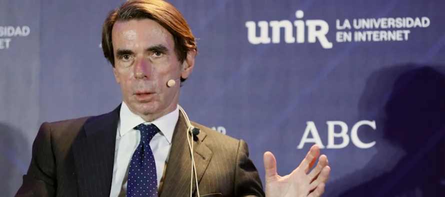 "No pensemos que tenemos la democracia garantizada", remató Aznar, tras aludir al...