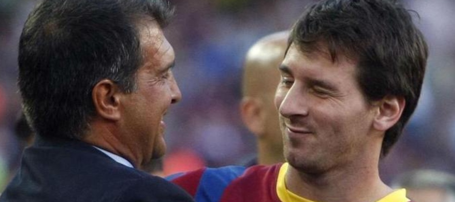 Además, Laporta explicó que tanto a Messi como a Iniesta el club los tiene "en...