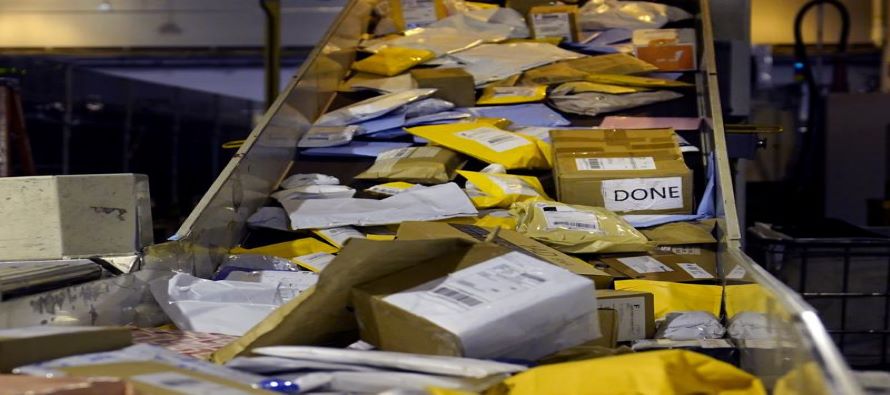 Los trabajadores postales se están alistando para otro tipo de crisis de pandemia:...