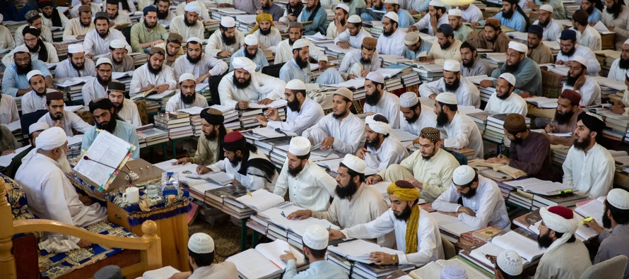 La escuela dice que ha cambiado y sostiene que los talibanes deberían tener la oportunidad...