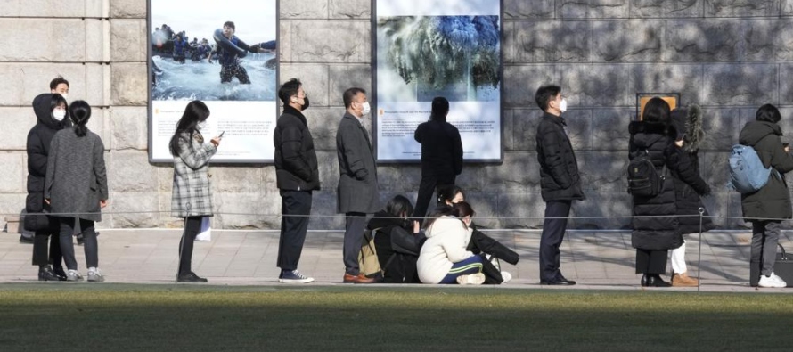 Corea del Sur confirmó cinco casos de ómicron el miércoles vinculado con el...