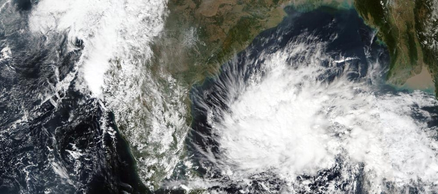 Los científicos dicen que las tormentas graves son cada vez más frecuentes en India y...