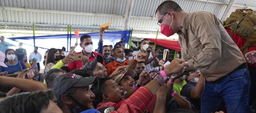 Maduro declaró a Arreaza como el candidato del Partido Socialista Unido de Venezuela durante...