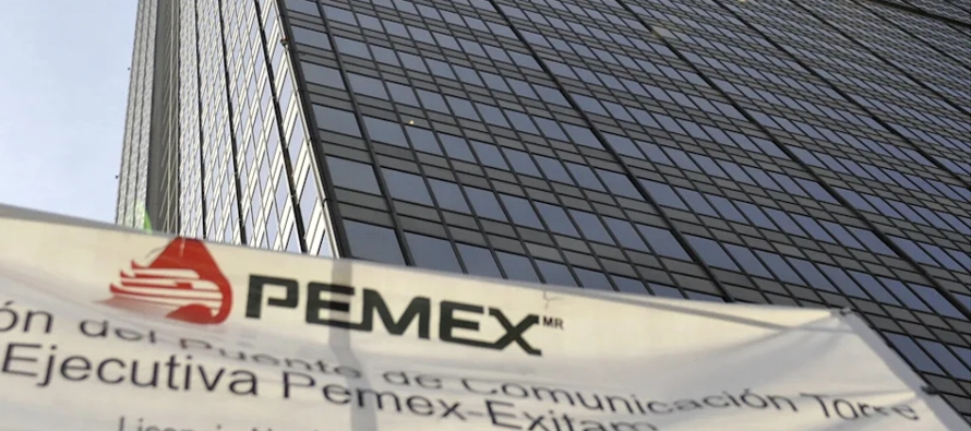 Pemex realizará una operación de recompra y manejo de pasivos para reducir el riesgo...