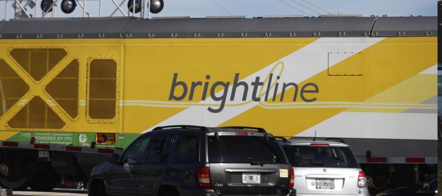 El tren Brightline atropelló al peatón el martes por la mañana en North Miami...