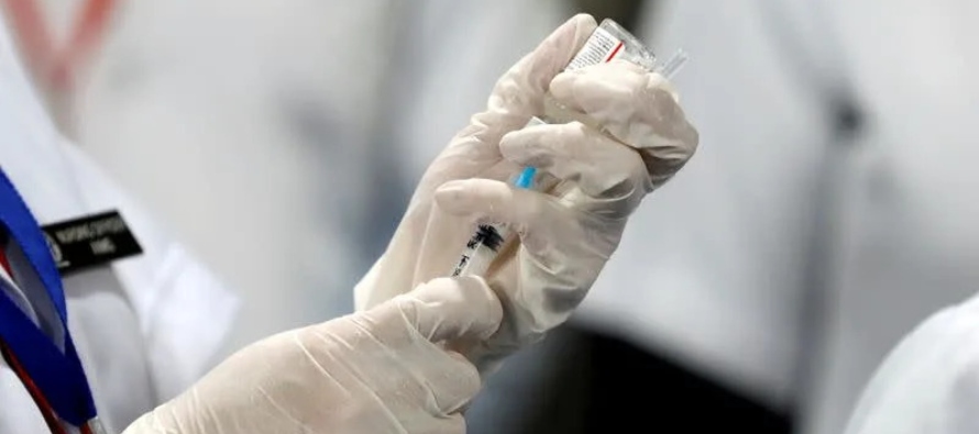 Casi el 90% de los 1,300 millones de dosis totales administradas en la India han sido de la vacuna...