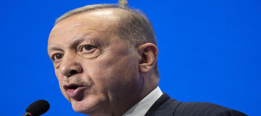 El presidente turco Recept Tayyip Erdogan describió el sábado a las redes sociales...
