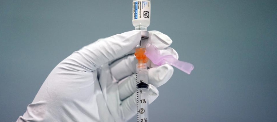 Hasta ahora, Estados Unidos ha tratado las tres vacunas disponibles en el país como opciones...
