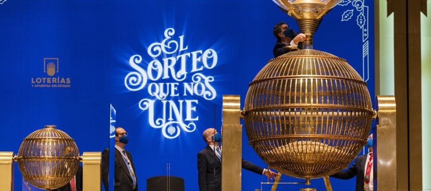 La Lotería de Navidad española, que se celebra cada año el 22 de diciembre, es...