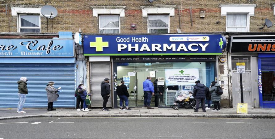 La farmacia Good Health Pharmacy en el norte de Londres fue uno de los locales que abrieron el...