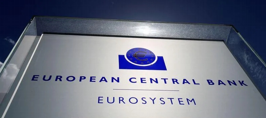 El BCE frenó sus estímulos este mes pero extendió las medidas de apoyo,...