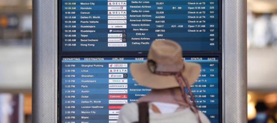 Otros aeropuertos estadounidenses afectados por cancelaciones, aunque en menor medida, son los de...