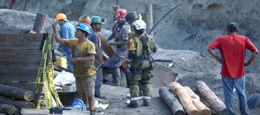 Los mineros quedaron atrapados en una mina del municipio de Sabinas, en el estado norteño de...
