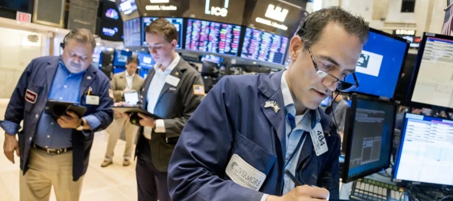 Al cierre de la Bolsa de Nueva York, el Dow Jones sumó 29,07 puntos, hasta 32.832,54,...