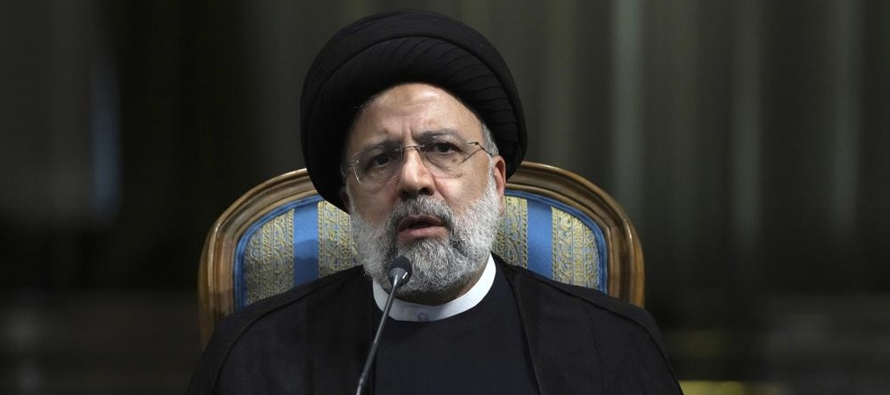 Bajo el mandato del conservador presidente Ebrahim Raisi, Irán ha insistido en culpar a...