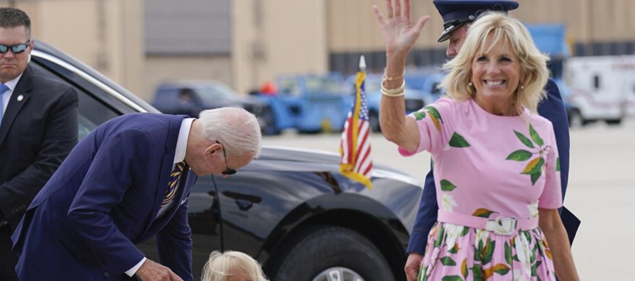 Los Biden están de vacaciones en Carolina del Sur desde el 10 de agosto y la primera dama,...