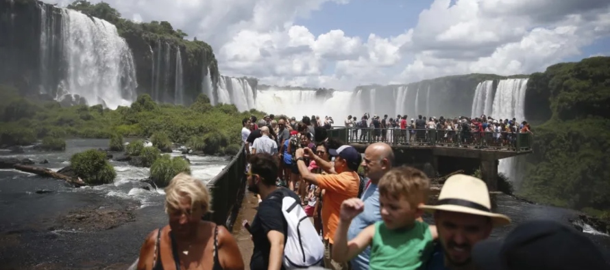 Las visitas de turistas extranjeros comenzaron a crecer con fuerza desde noviembre de 2021, cuando...