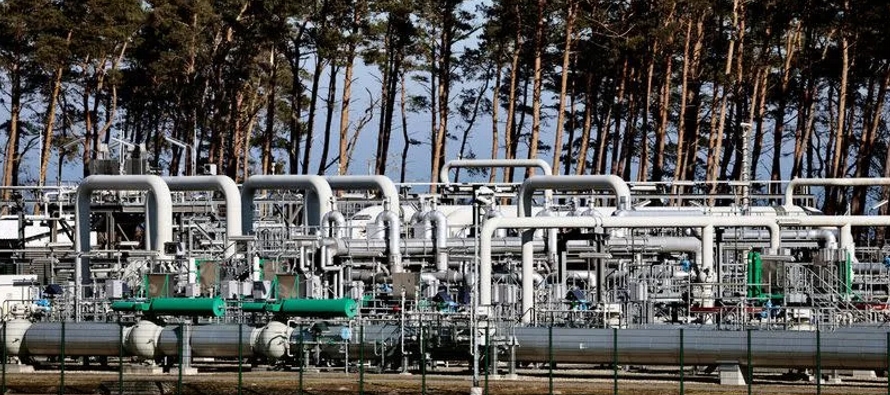 La Unión Europea se prepara para una mayor caída en los flujos de gas de Rusia, que...